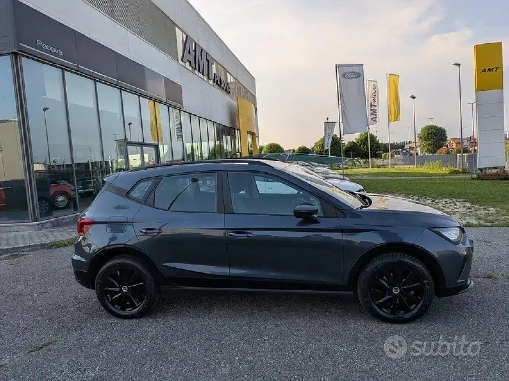 Usata Seat Arona 95 CV (69 kW) 2024 Grigio SUV