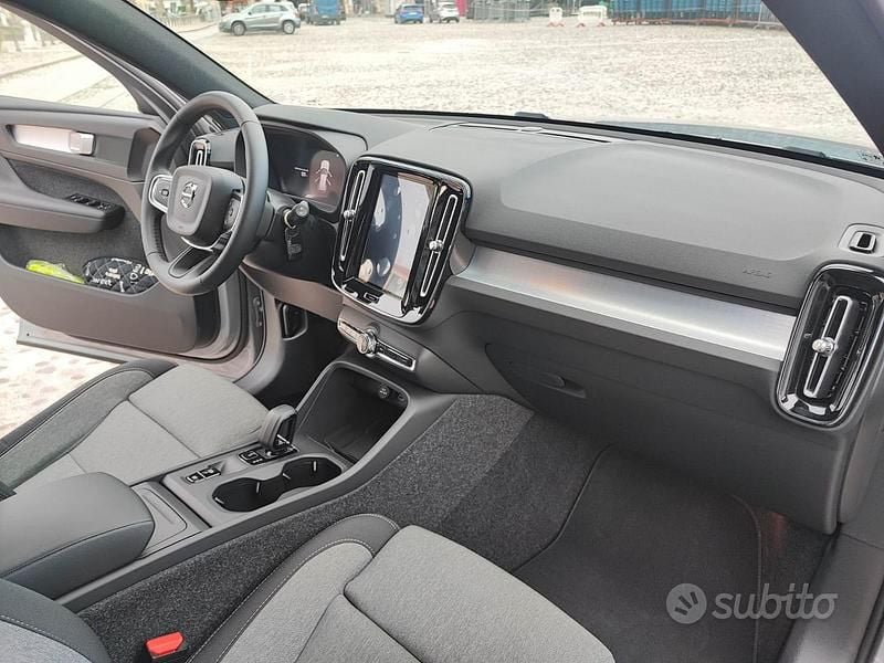 Usata Volvo XC40 Core 163 CV (119 kW) 2025 Grigio SUV