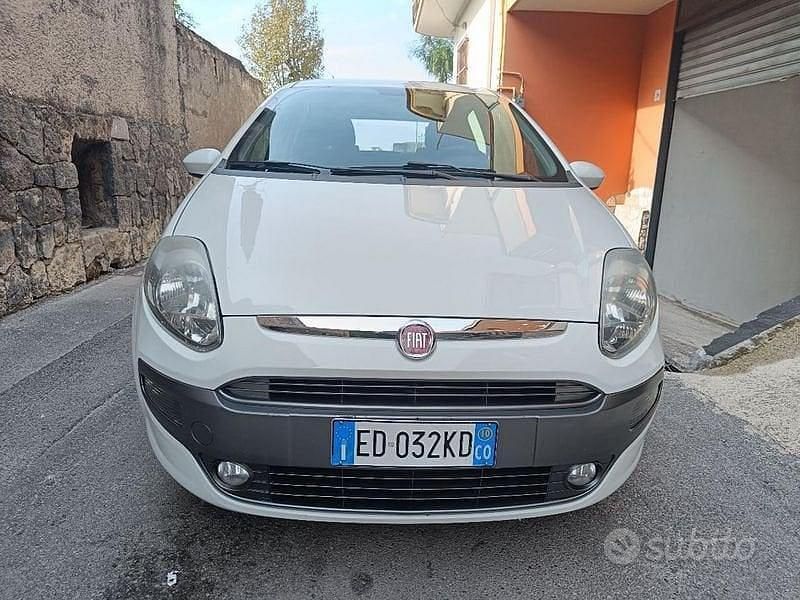 Usata Fiat Punto Emotion 136 CV (100 kW) 2010 Bianco Utilitaria