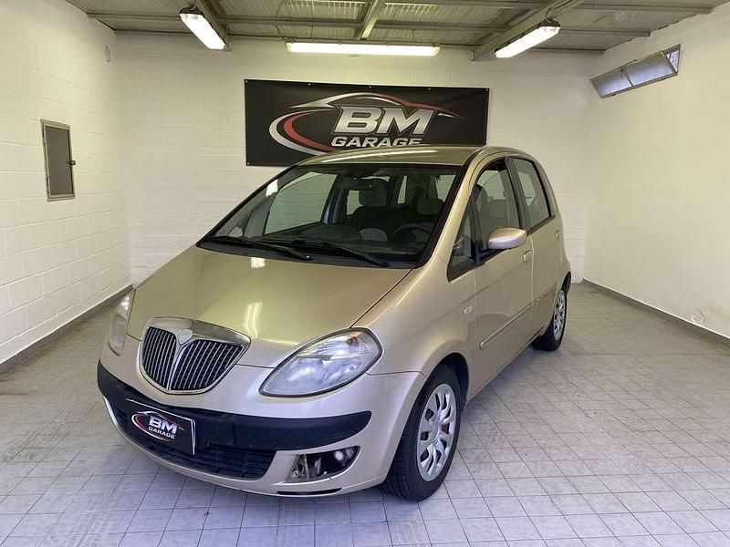 Usata Lancia Musa 95 CV (69 kW) 2007 Beige Monovolume
