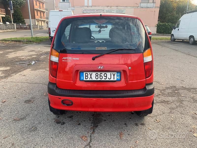 Usata Hyundai Atos Comfort 58 CV (42 kW) 2001 Rosso Utilitaria