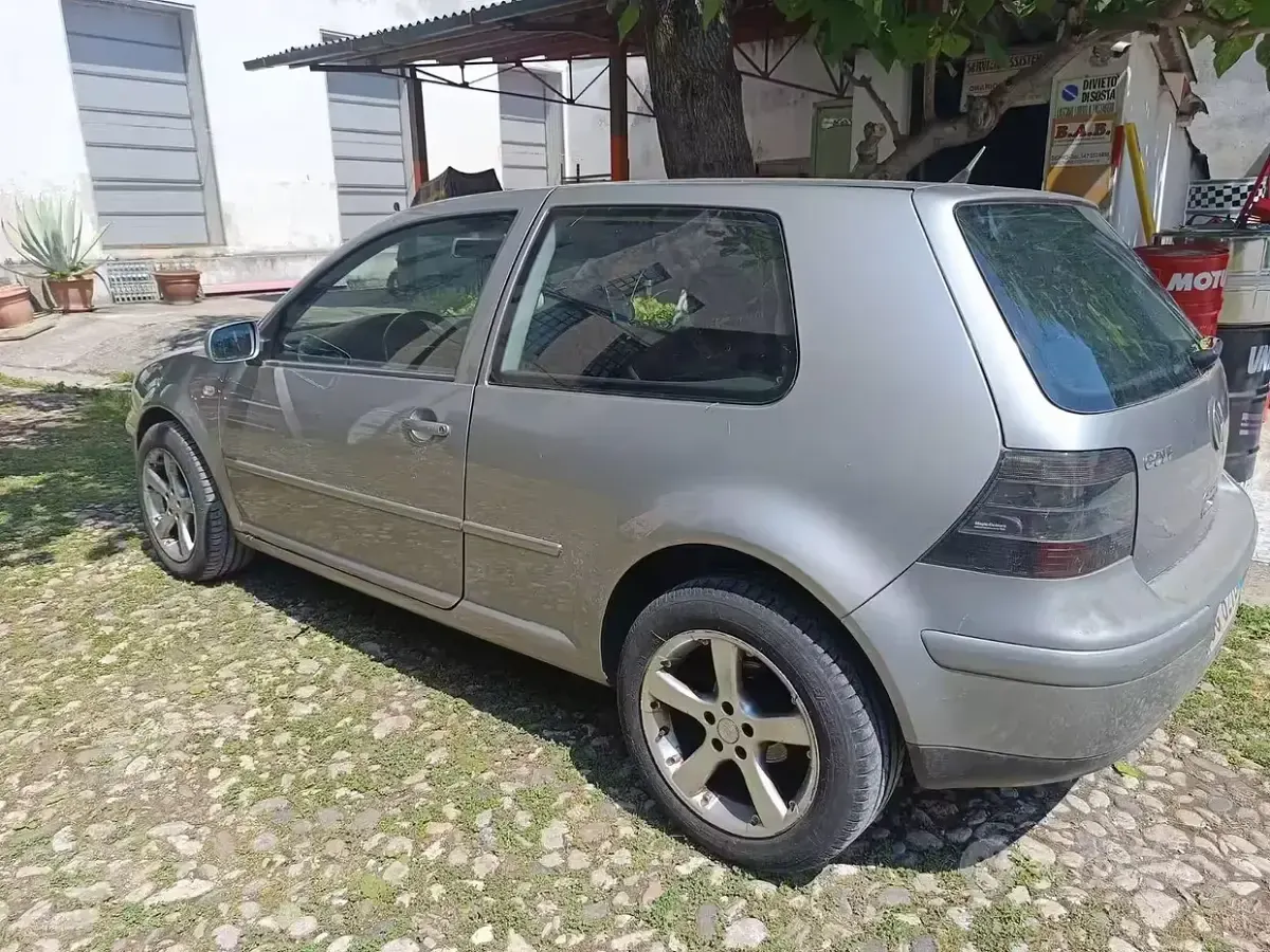 Usata VW Golf IV 105 CV (77 kW) 2003 Grigio Utilitaria