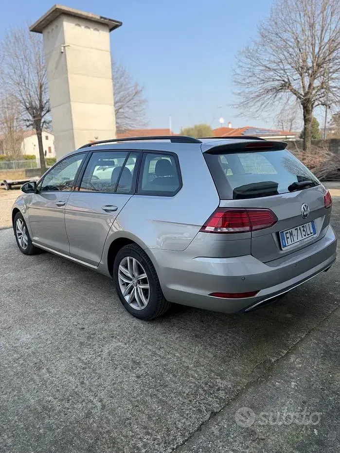 Usata VW Golf VII Sport 116 CV (85 kW) 2018 Grigio Station wagon