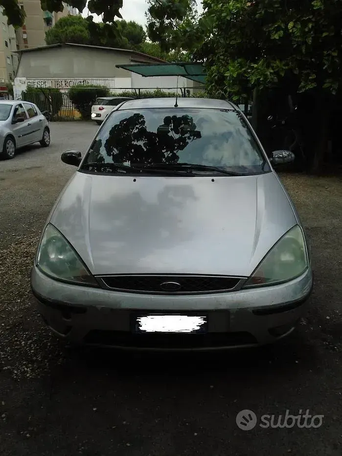 Usata Ford Focus Ghia 100 CV (73 kW) 2002 Grigio Utilitaria