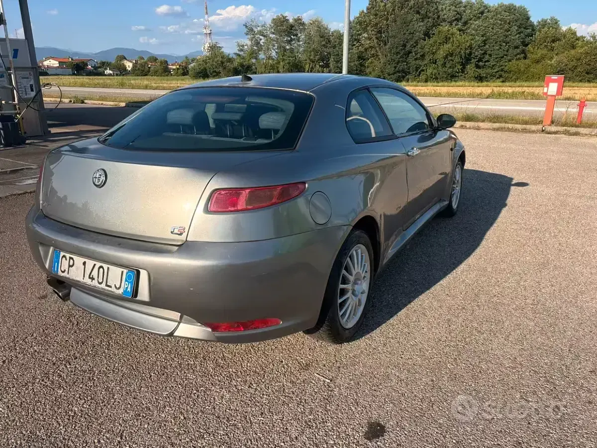 Usata Alfa Romeo GT 150 CV (110 kW) 2004 Grigio Coupé