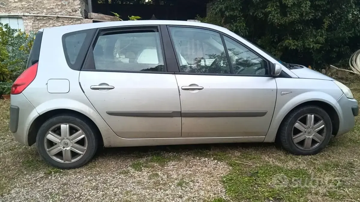 Usata Renault Scenic E-Tech 100 CV (73 kW) 2007 Grigio Monovolume