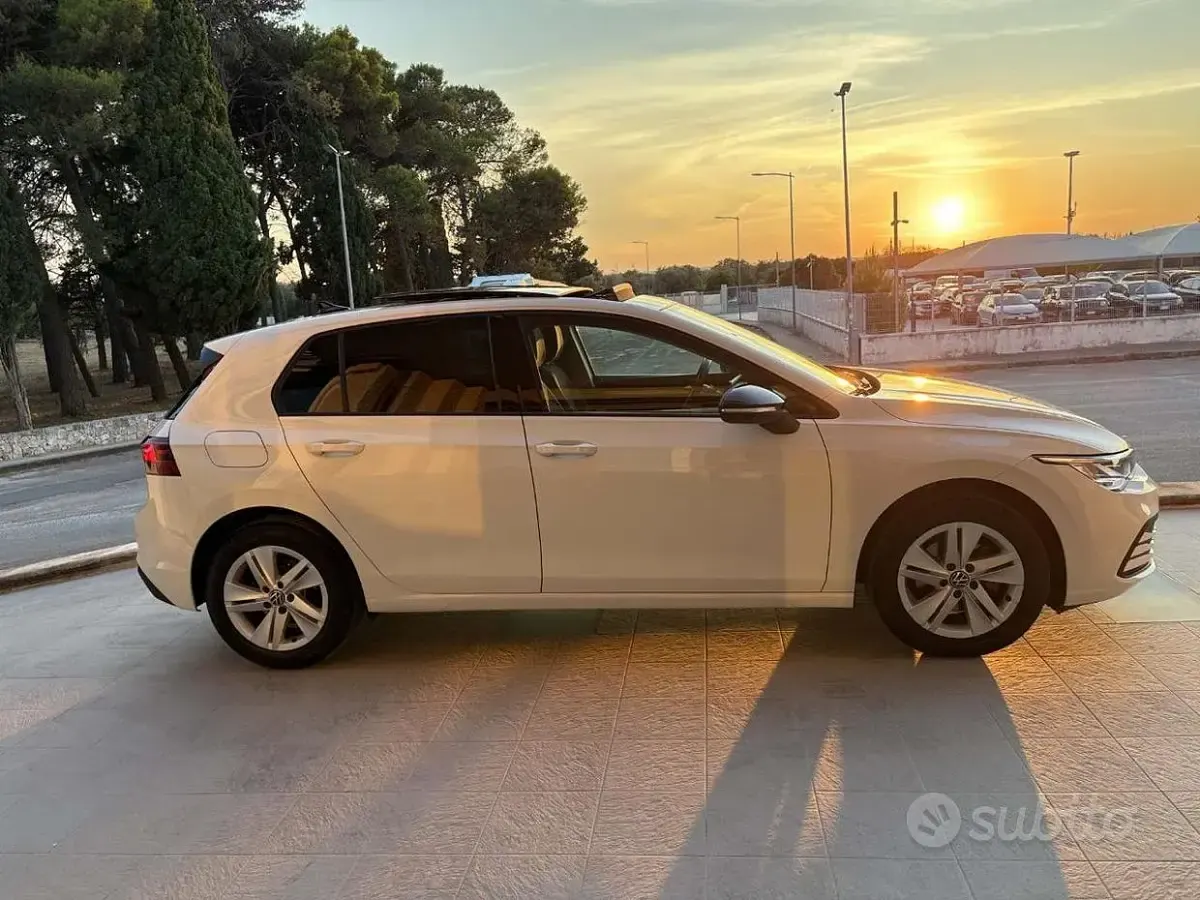 Usata VW Golf VIII Life 116 CV (85 kW) 2022 Bianco Berlina