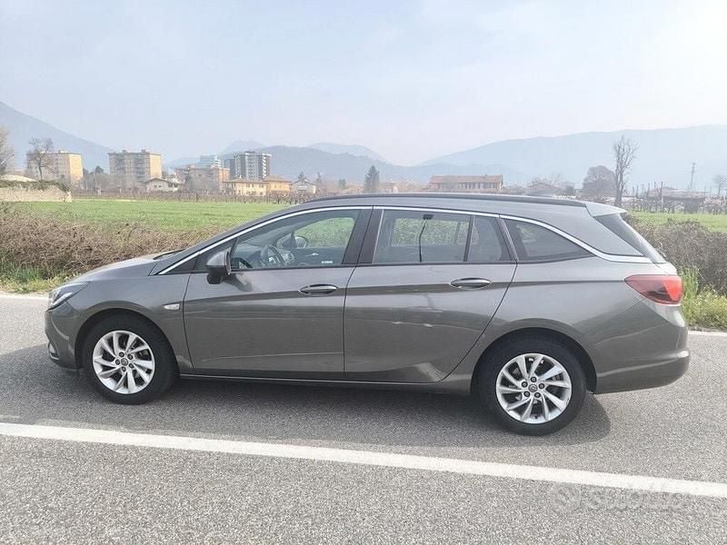 Usata Opel Astra 110 CV (80 kW) 2018 Grigio Station wagon