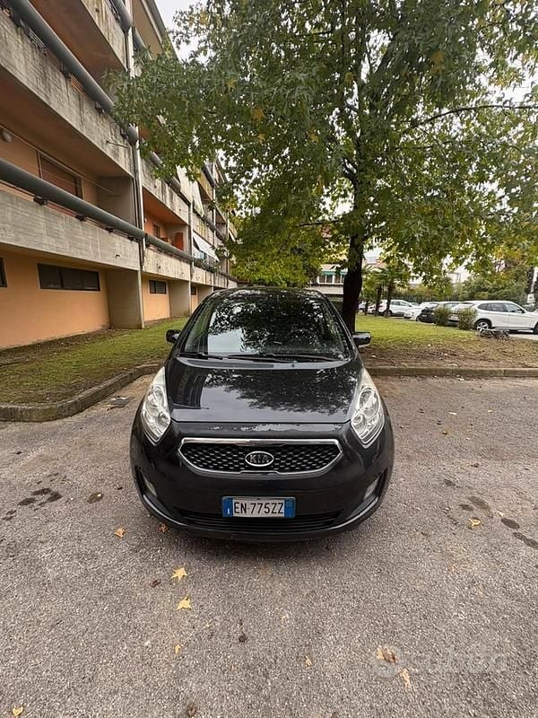 Usata Kia Venga 90 CV (66 kW) 2012 Nero Utilitaria