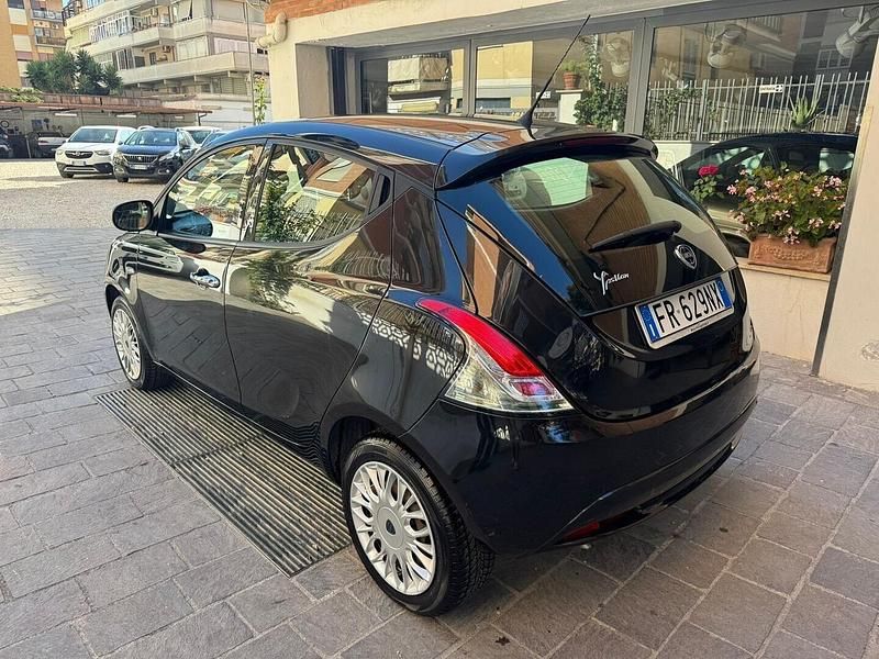 Usata Lancia Ypsilon Silver 95 CV (69 kW) 2018 Nero Utilitaria