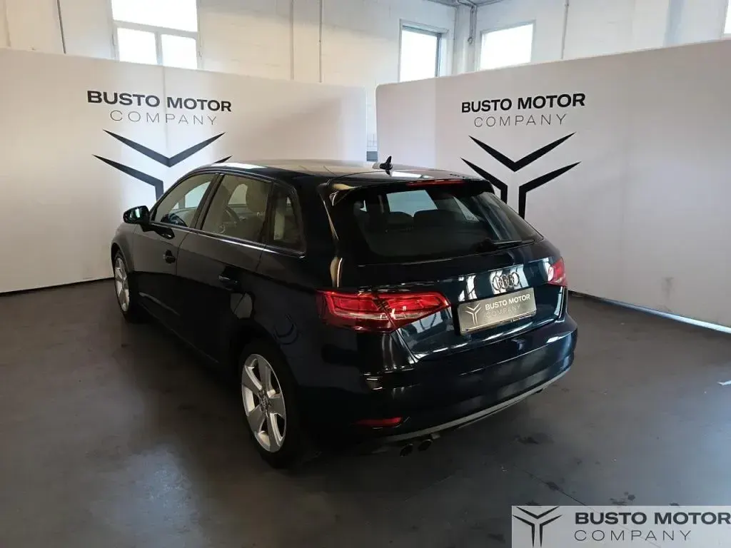 Begagnad Audi A3 Business 150 HK (110 kW) 2017 Grön Sedan