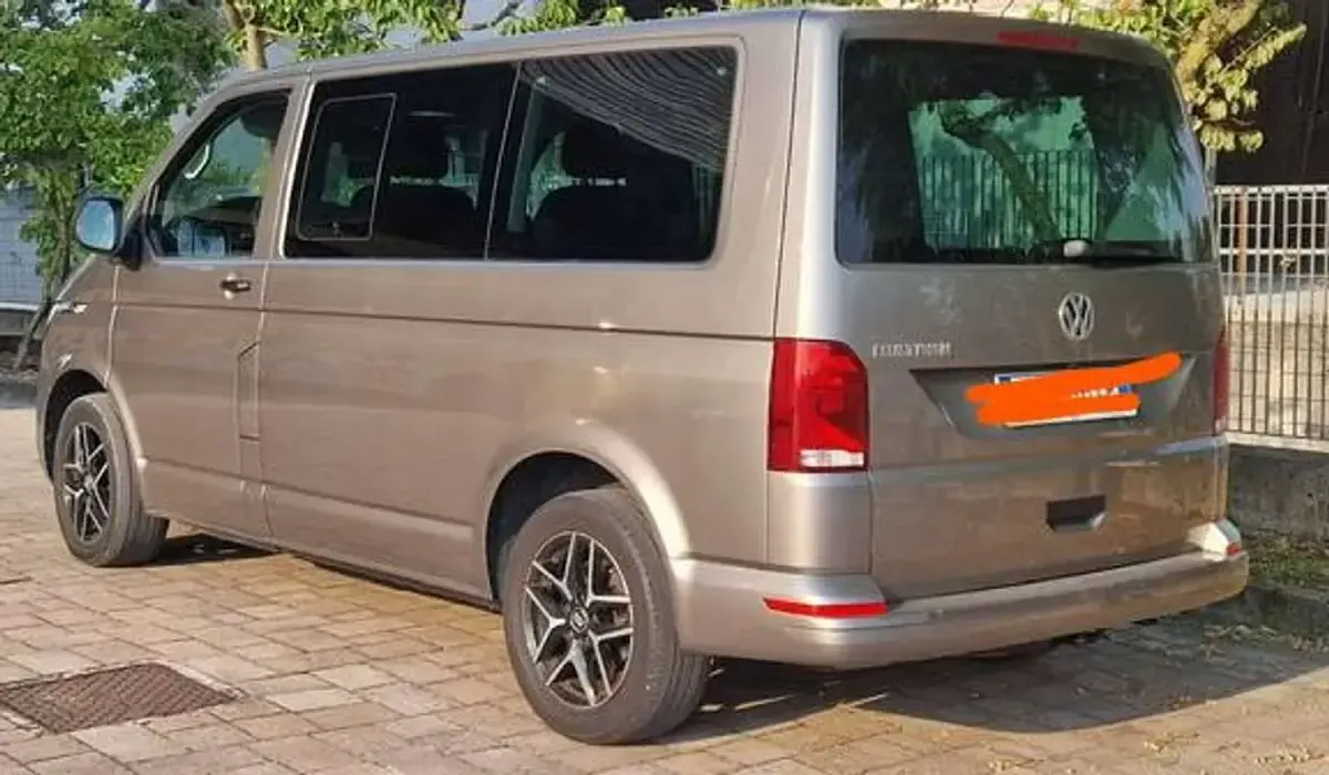 Usata VW Multivan Trendline 150 CV (110 kW) 2020 Grigio Monovolume