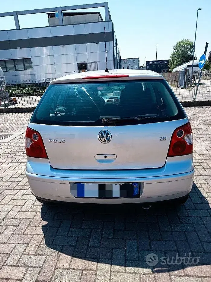 Usata VW Polo 64 CV (47 kW) 2004 Grigio Utilitaria