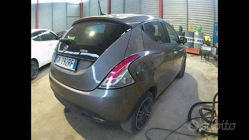 Usata Lancia Ypsilon Gold 69 CV (50 kW) 2022 Grigio Utilitaria