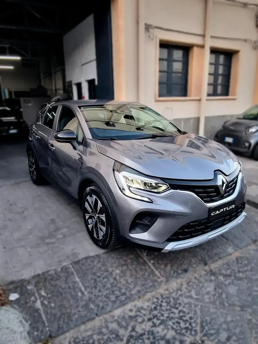 Usata Renault Captur Techno 140 CV (102 kW) 2023 Grigio SUV