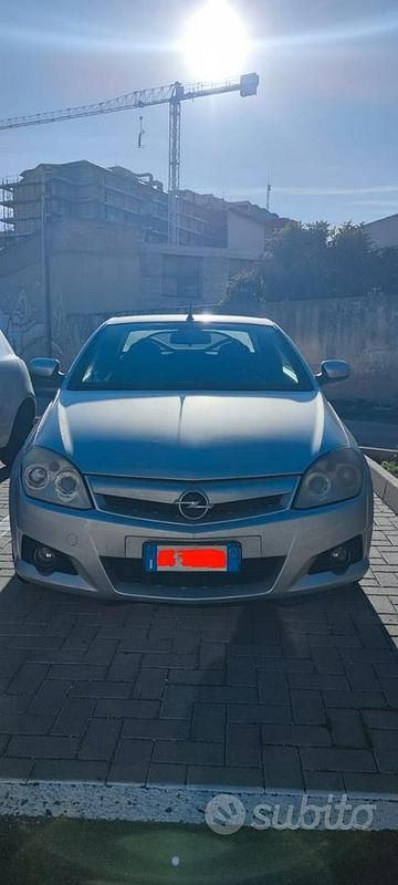Usata Opel Tigra Edition 90 CV (66 kW) 2005 Grigio Station wagon