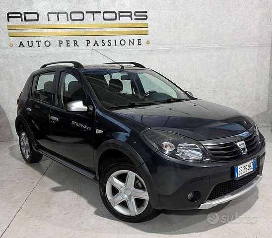 Usata Dacia Sandero Stepway 87 CV (63 kW) 2010 Grigio Berlina