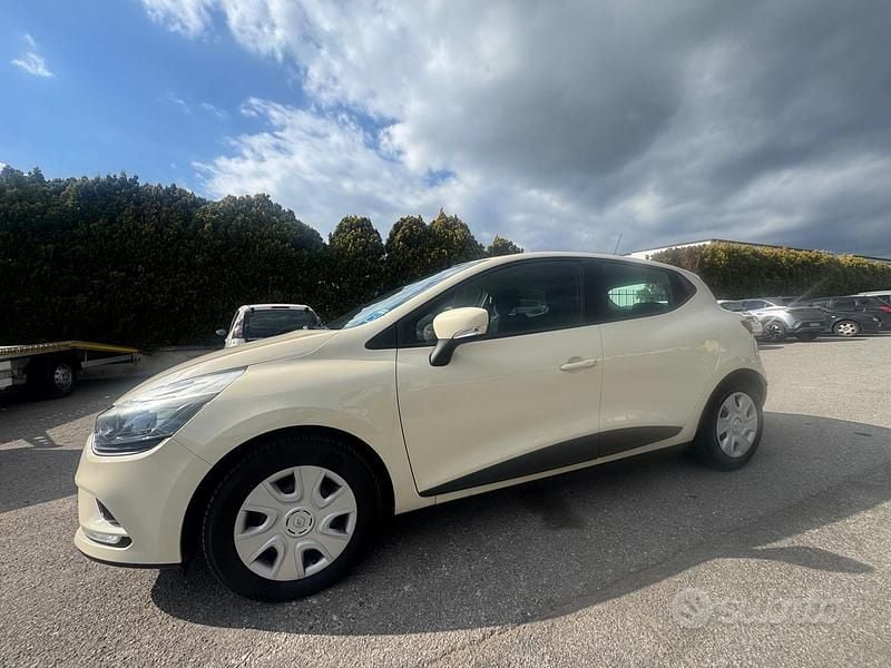 Usata Renault Clio IV Life 75 CV (55 kW) 2016 Grigio Berlina