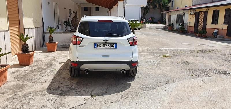 Usata Ford Kuga Titanium 120 CV (88 kW) 2017 Bianco SUV