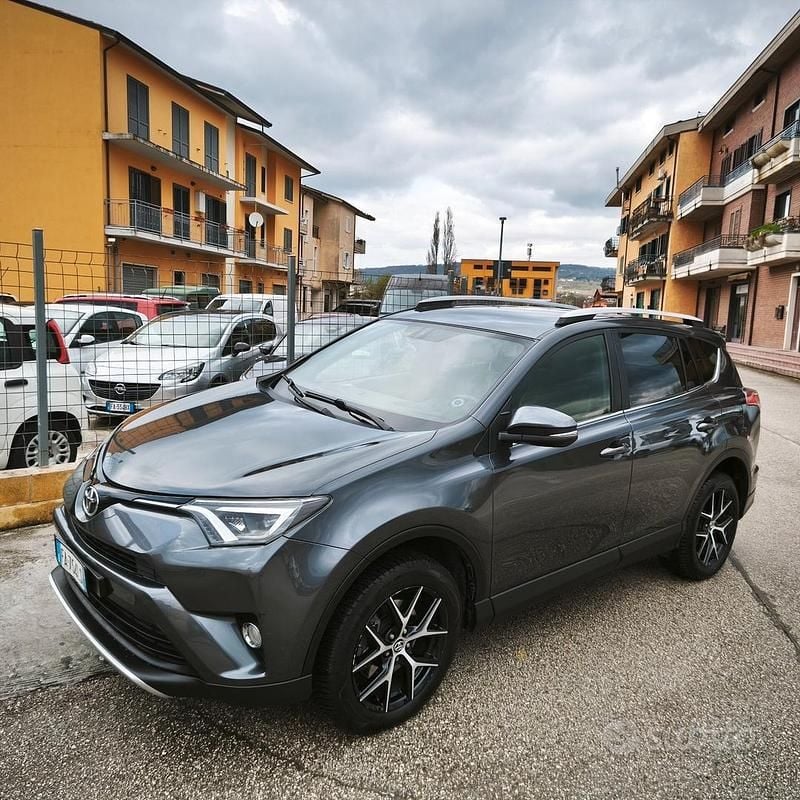 Usata Toyota RAV4 Style 143 CV (105 kW) 2016 Grigio SUV