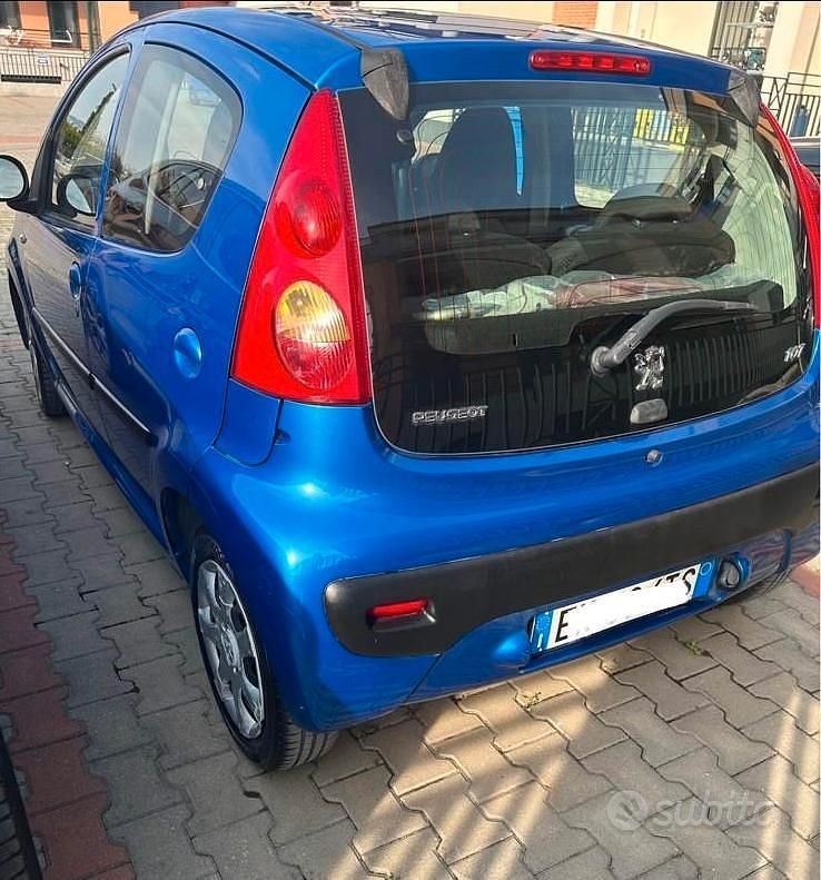 Usata Peugeot 107 68 CV (50 kW) 2011 Blu Utilitaria
