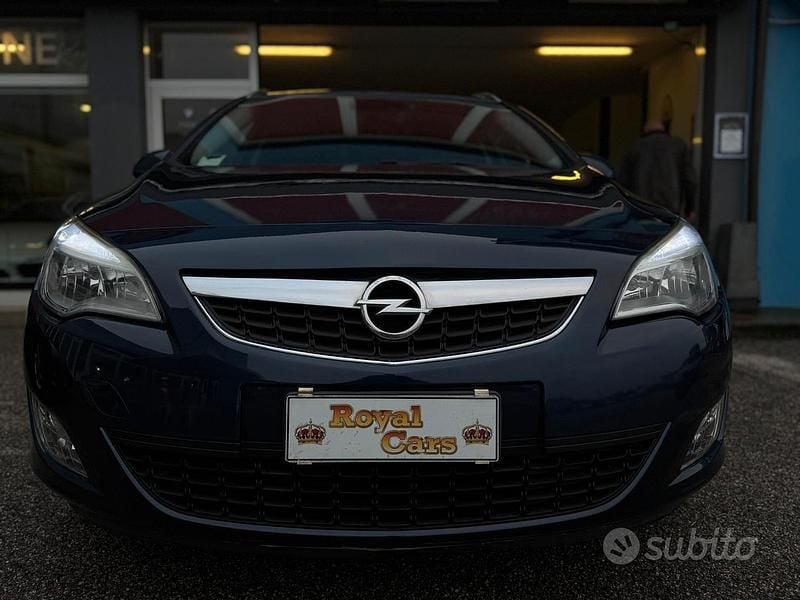 Usata Opel Astra Cosmo 110 CV (80 kW) 2011 Blu Station wagon