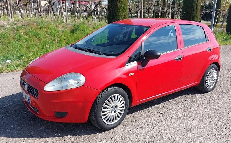 Usata Fiat Grande Punto 2009 Rosso Utilitaria