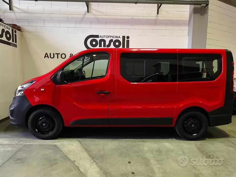 Usata Opel Vivaro 95 CV (69 kW) 2016 Rosso Monovolume