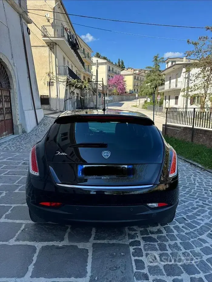 Usata Lancia Delta 120 CV (88 kW) 2010 Utilitaria