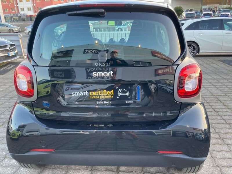 Usata Smart ForTwo Electric Drive Pure 60 kW (82 CV) 2022 Nero Berlina