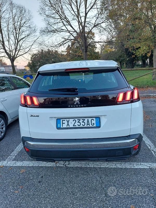 Usata Peugeot 3008 S 2019 Bianco SUV