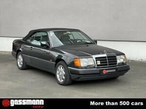 Usata Mercedes E320 220 CV (161 kW) 1993 Nero Cabrio