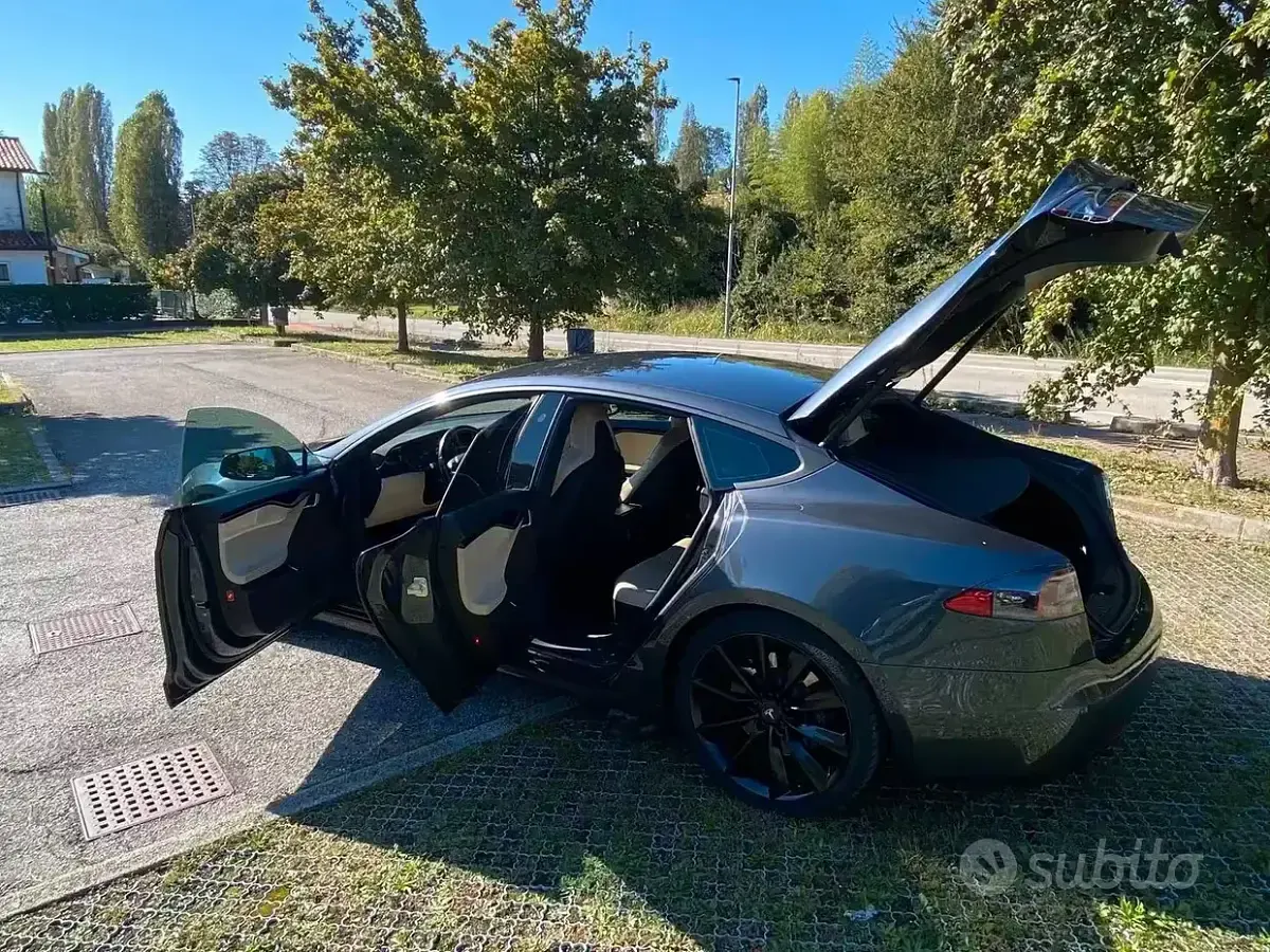 Usata Tesla Model S 158 kW (215 CV) 2017 Grigio Utilitaria