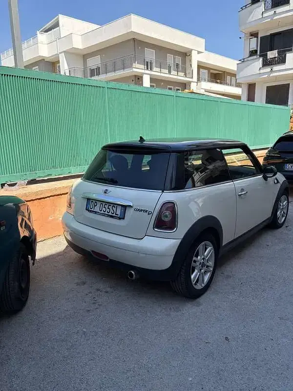 Usata Mini Cooper D 109 CV (80 kW) 2008 Bianco Utilitaria