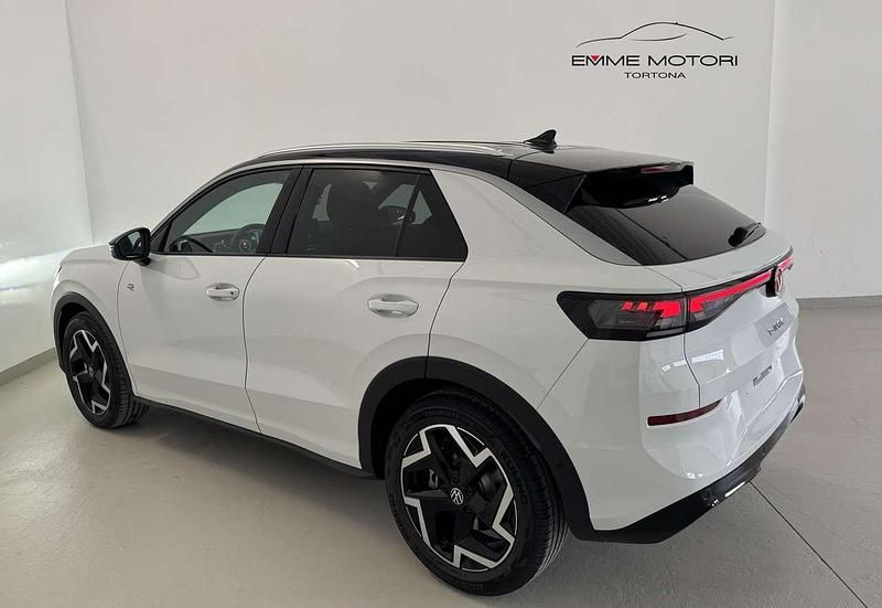 Nuova VW T-Roc R-line 150 CV (110 kW) 2026 Wolf grey met (+810€) SUV