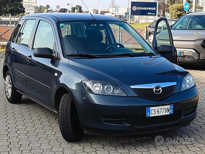 Usata Mazda 2 74 CV (54 kW) 2007 Grigio Utilitaria