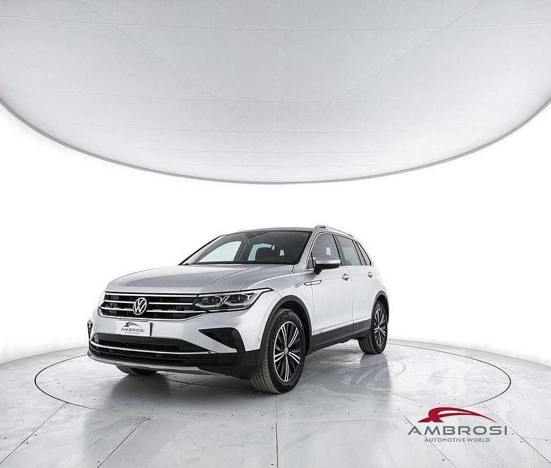 Grigio Usata 2024 VW Tiguan Elegance SUV | 29.982 € (Ottimo prezzo) - Immagine 1/4