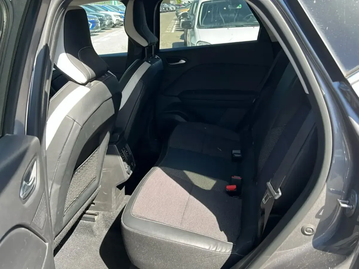 Usata Renault Captur Intens 101 CV (74 kW) 2023 Grigio SUV
