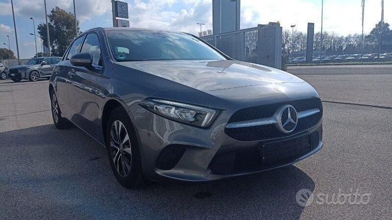 Usata Mercedes A200 Business 150 CV (110 kW) 2021 Grigio scuro Berlina