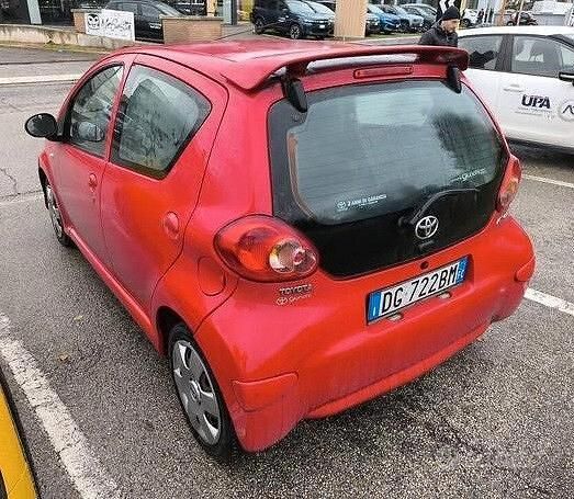 Usata Toyota Aygo Sol 68 CV (50 kW) 2007 Rosso Utilitaria