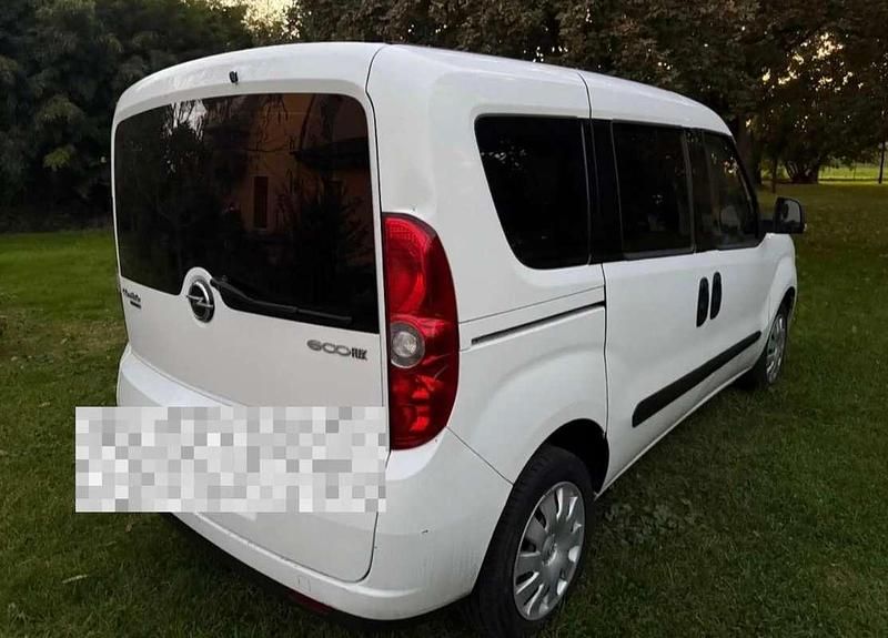 Usata Opel Combo Life 120 CV (88 kW) 2012 Bianco Furgone
