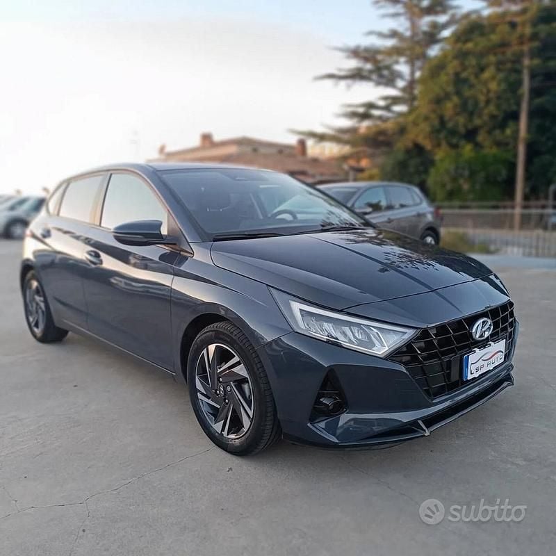 Blu Usata 2022 Hyundai i20 Tre volumi | 14.490 € (Buon prezzo) - Immagine 1/4
