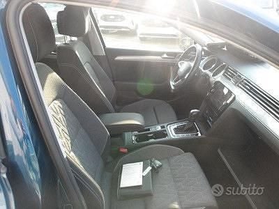 Usata VW Passat Business 150 CV (110 kW) 2023 Blu Station wagon