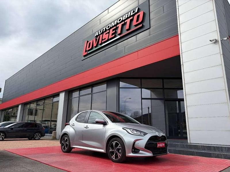 Usata Toyota Yaris Hybrid Trend 92 CV (67 kW) 2025 Argento Berlina