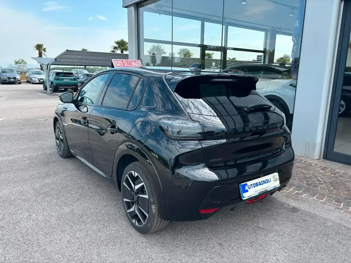 Usata Peugeot 208 GT 101 CV (74 kW) 2025 Nero Utilitaria
