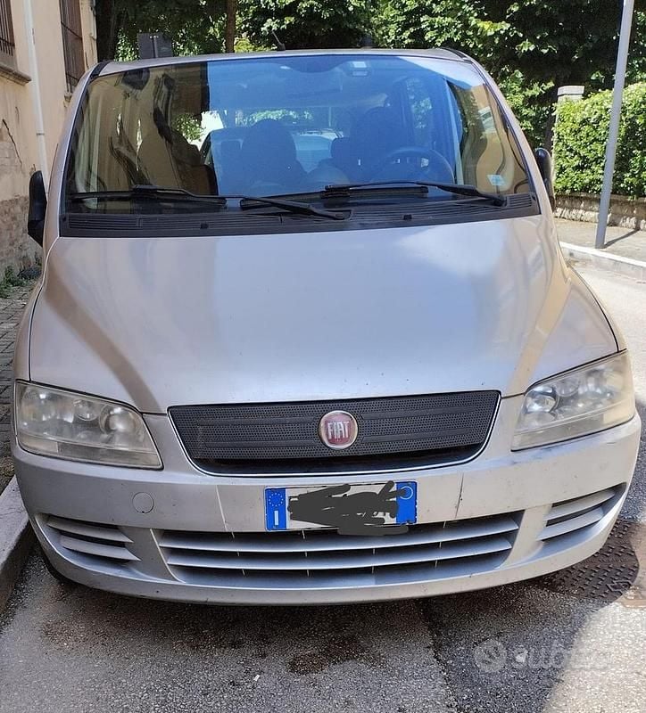 Grigio Usata 2010 Fiat Multipla Monovolume | 800 € (Super prezzo) - Immagine 1/4