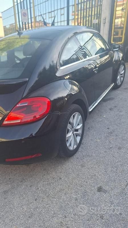 Usata VW Beetle 105 CV (77 kW) 2012 Nero Utilitaria