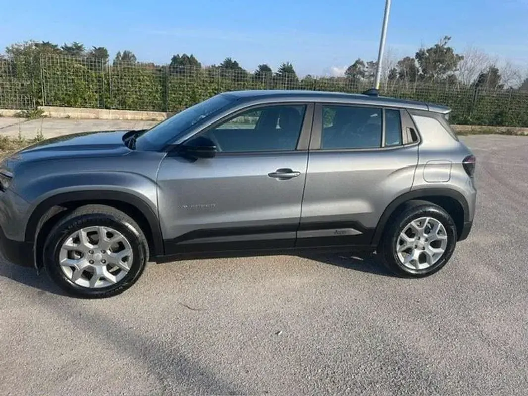 Begagnad Jeep Avenger Altitude 101 HK (74 kW) 2025 Grå SUV