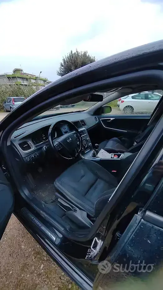 Usata Volvo V60 115 CV (84 kW) 2014 Nero Station wagon