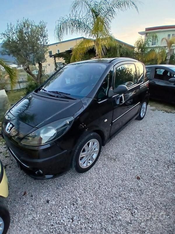 Usata 2009 Peugeot 1007 Monovolume | 1799 € (Buon prezzo) - Immagine 1/4